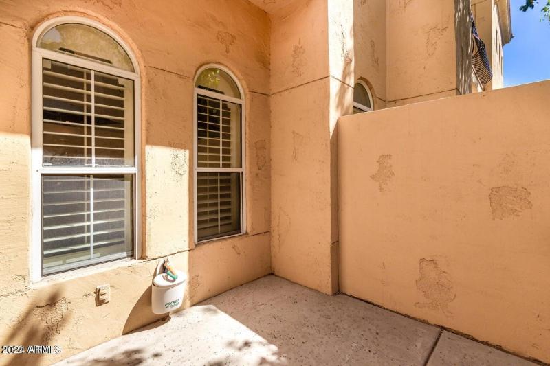 25-Private courtyard