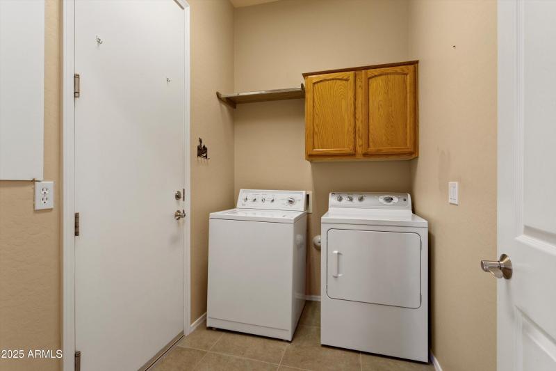 LAUNDRY ROOM WITH SINK