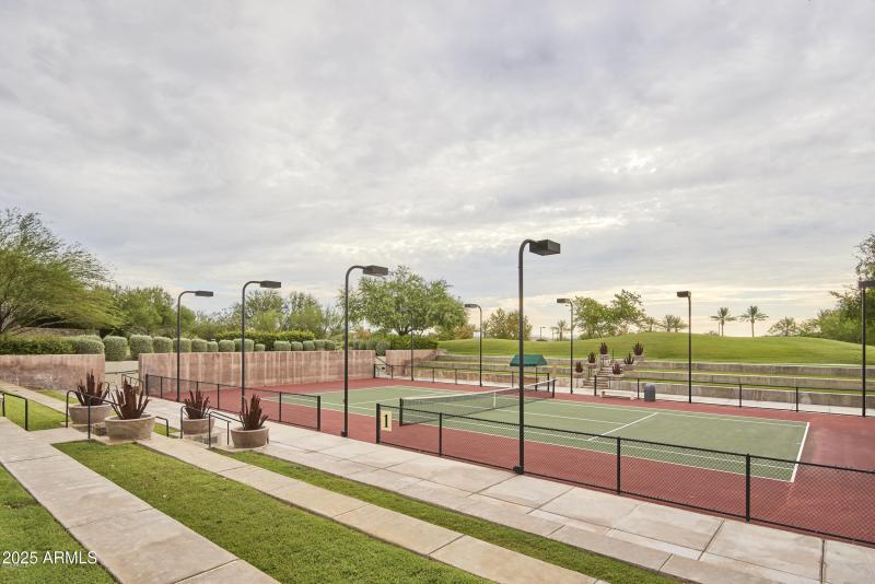 WONDERFUL LIGHTED TENNIS COURTS-KIVA