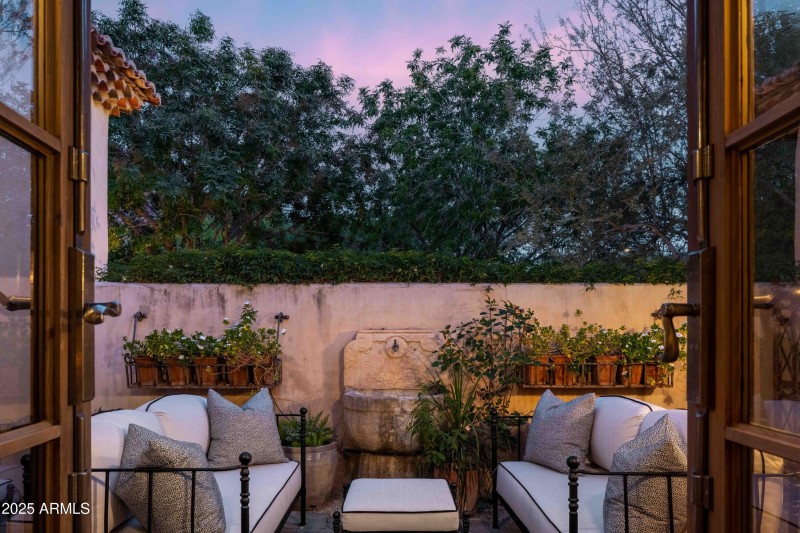 Courtyard off formal dining