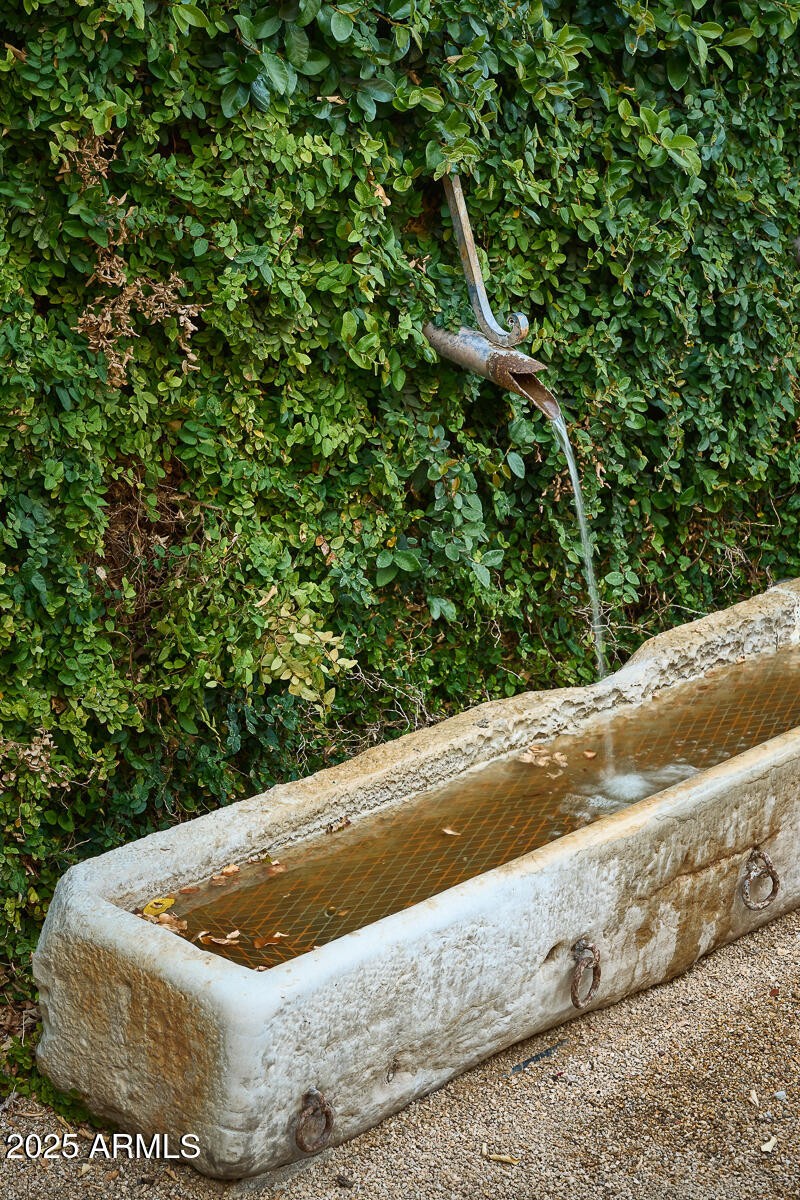 interiorcourtyarddetail