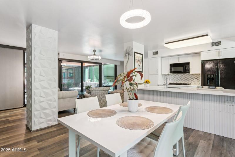 11-web-or-mls-4808-n-24th-st-unit-208