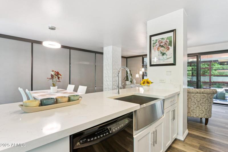 13-web-or-mls-4808-n-24th-st-unit-208