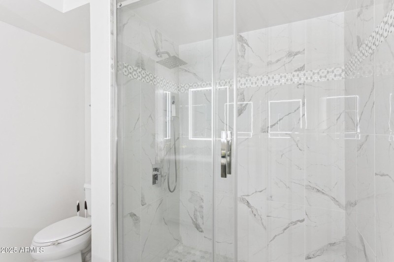 19-web-or-mls-4808-n-24th-st-unit-208