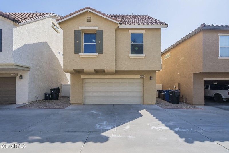 Detached w/ 2-Car Garage