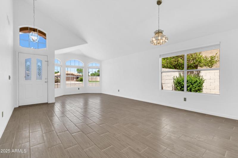 1511 W Wildhorse Ct-11