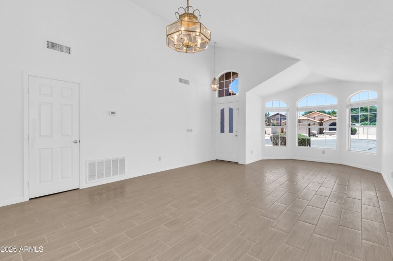 1511 W Wildhorse Ct-9