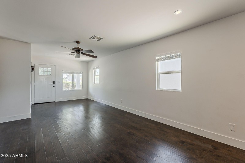 9-web-or-mls-North 25th-9