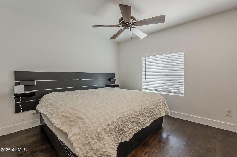 17-web-or-mls-North 25th-17