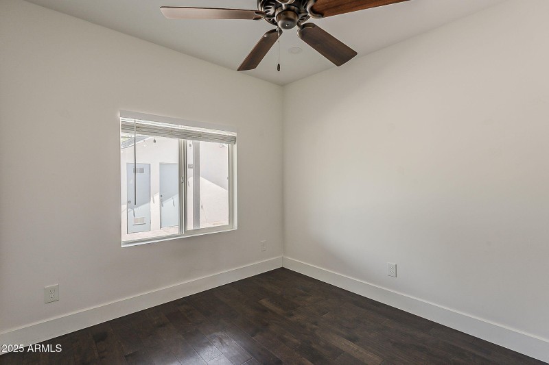 24-web-or-mls-North 25th-24