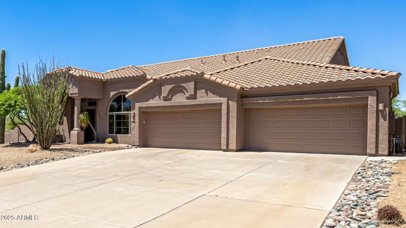 Triple Garage & Stylish Entry