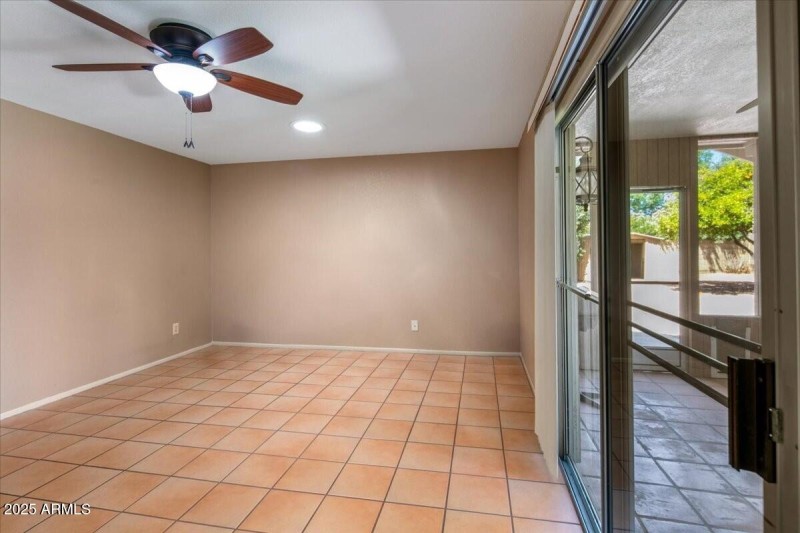 020_20Family Room Details