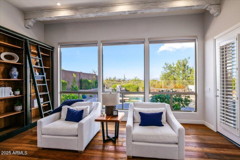 3-Primary Sitting Area