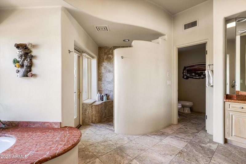 Main level en suite 1 bath