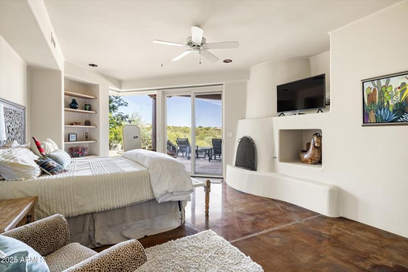 Main level en-suite 2 fireplace