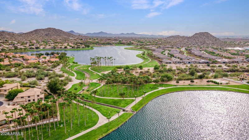 north lake - footsteps away