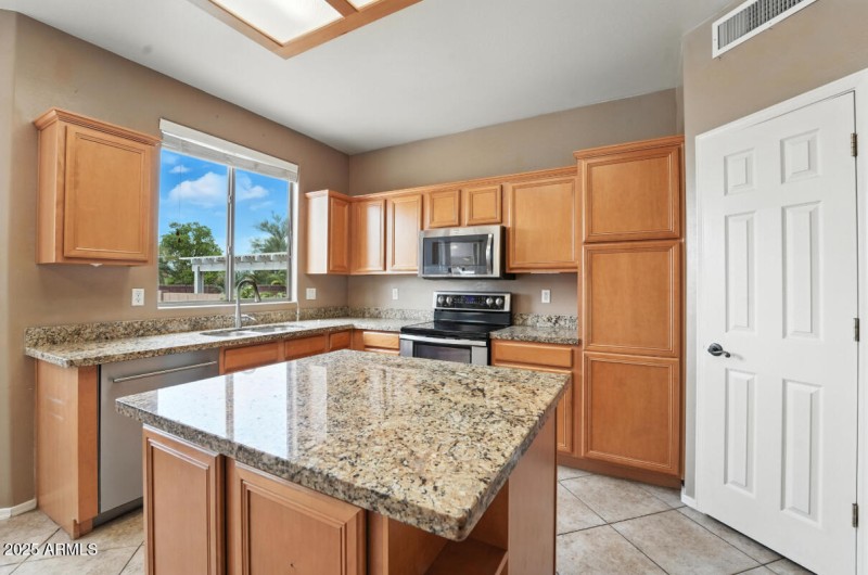 16916 W Northampton Rd-13