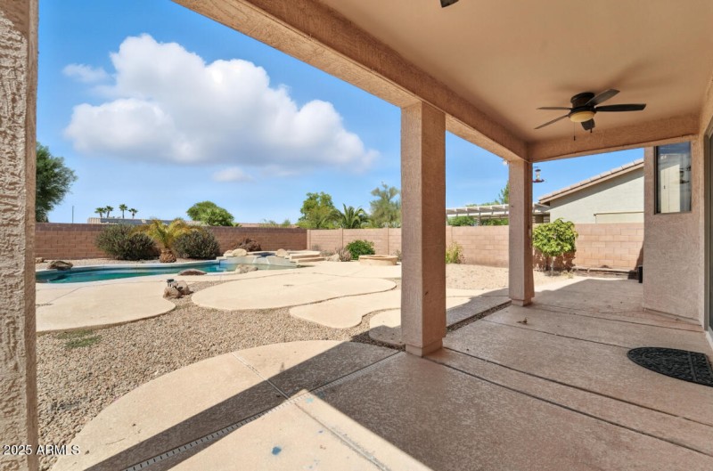 16916 W Northampton Rd-38