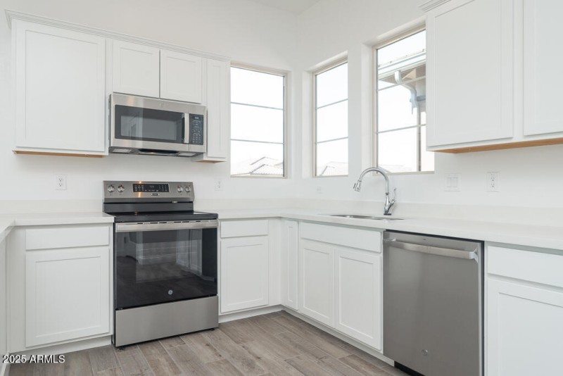 Tri Pointe Blossom Rock 494 - Gensmart K