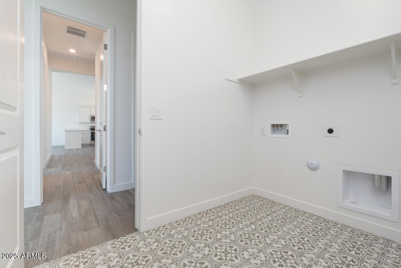 Tri Pointe Blossom Rock 494 - Laundry-1M