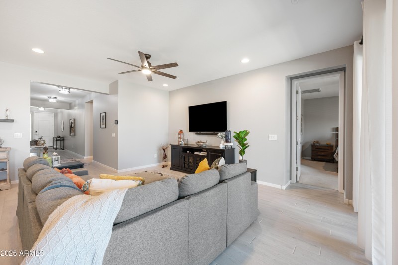 6 -37082 N Rhinelander Great room