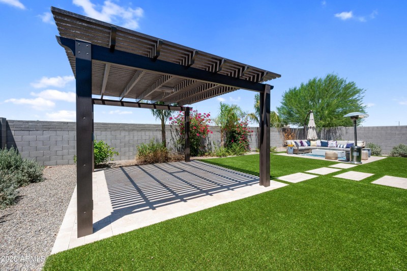 33-37082 N Rhinelander Backyard