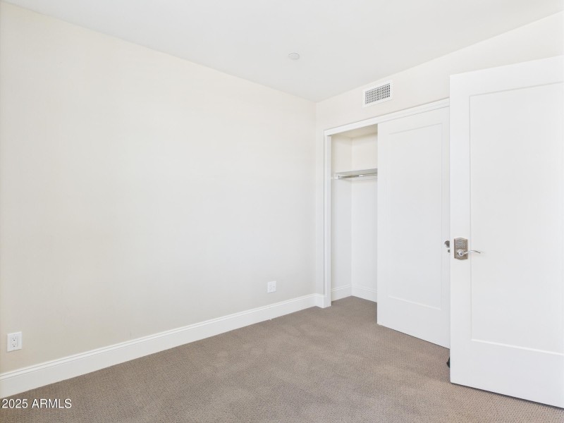 CAM02404G0-PR0130-STILL004