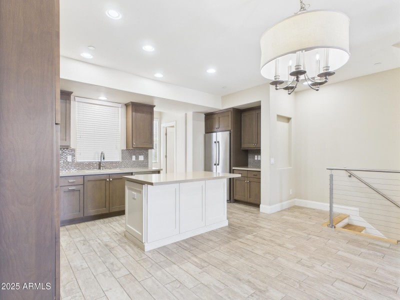 CAM02404G0-PR0130-STILL006