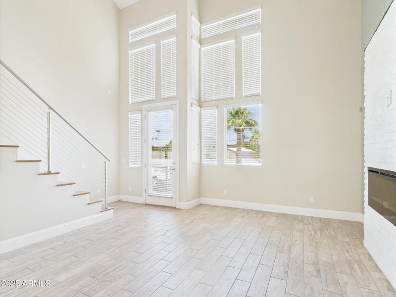 CAM02404G0-PR0130-STILL007