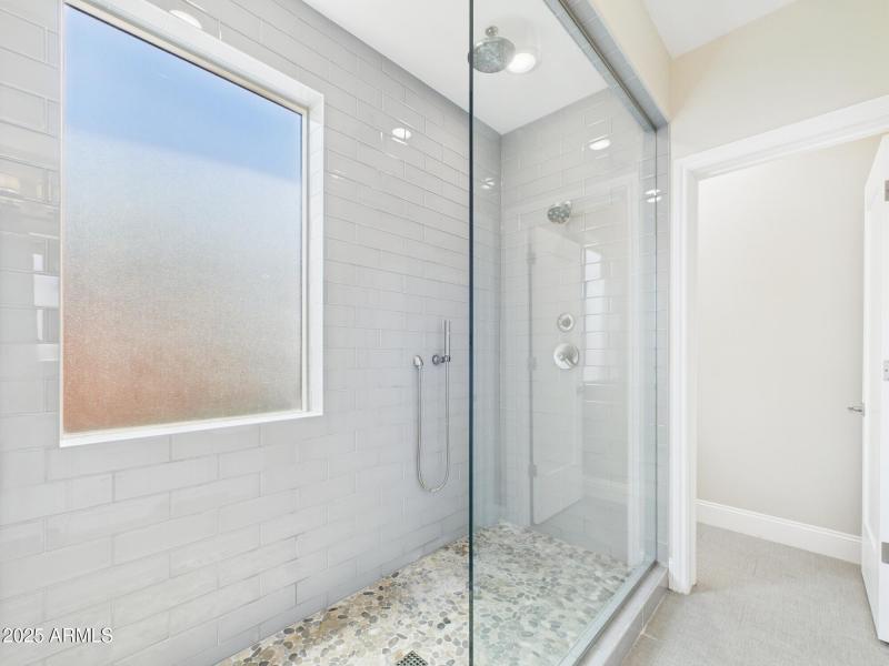 CAM02404G0-PR0130-STILL015