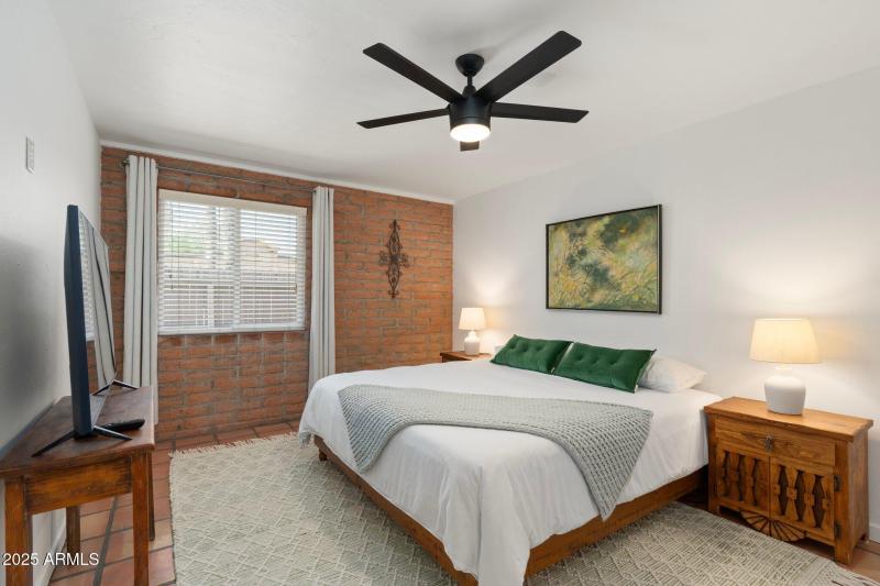 large-019602df-4bcd-72f3-82a6-c133c10600