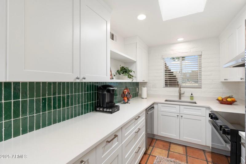 large-019602df-4d99-7100-a5eb-0c0b83968e