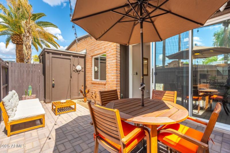 large-019602df-4f3b-735f-90f8-d337695e3d