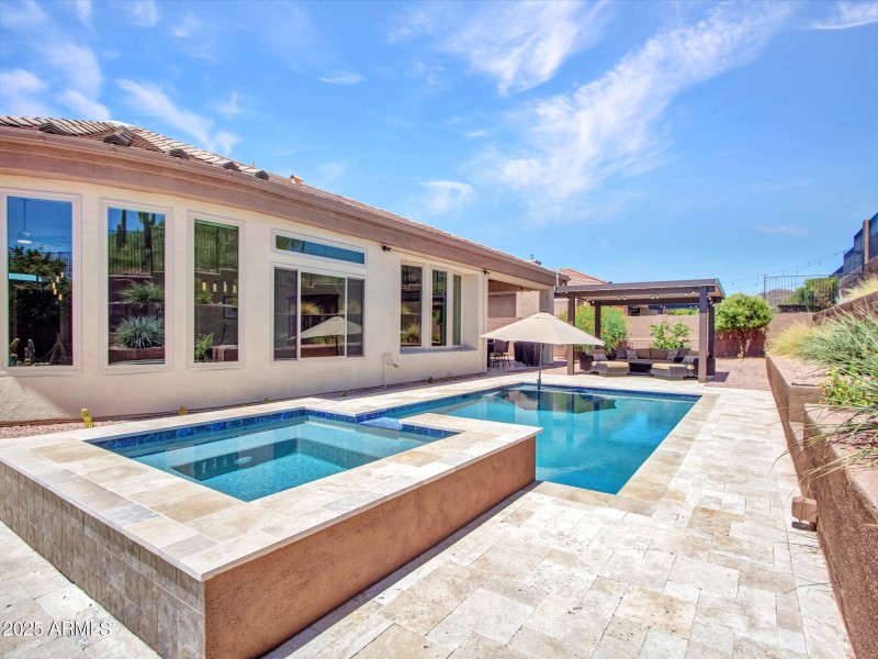 21-Pool---Jacuzzi-(5)