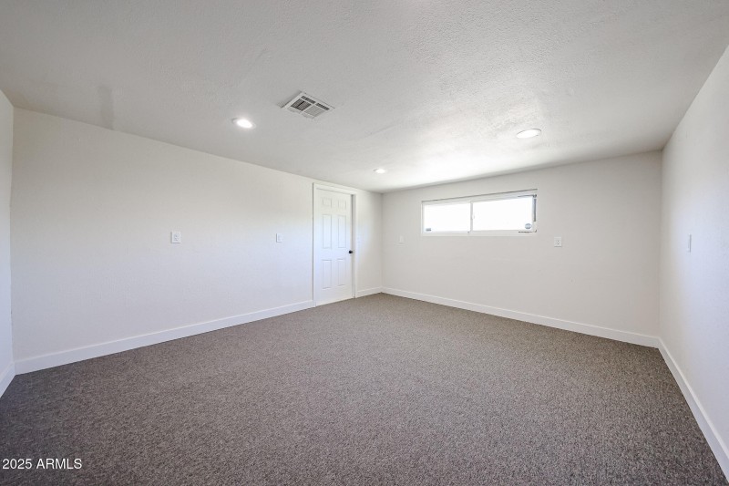 Bonus enclosed patio