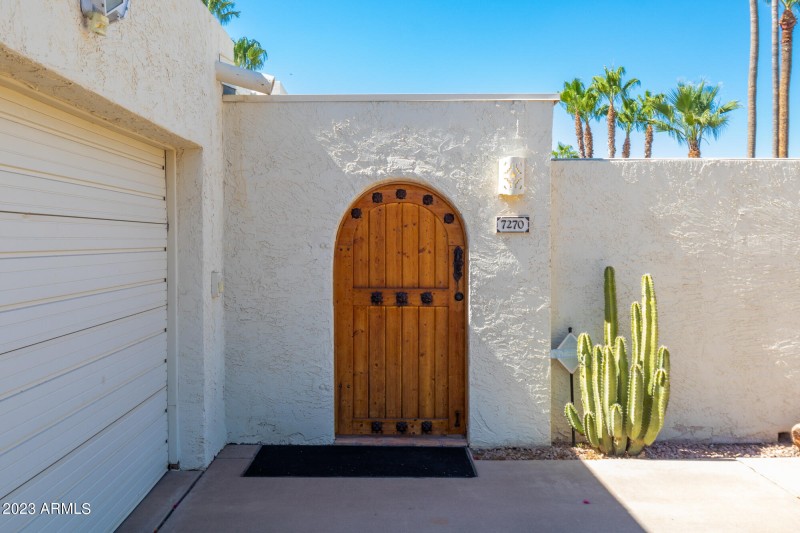 7270 E Loma Ln Courtyard Entry