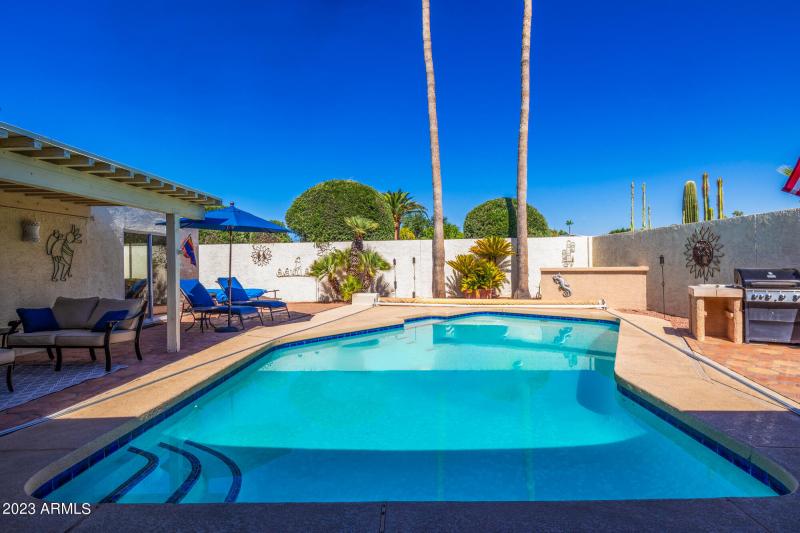 7270 E Loma Ln Pool