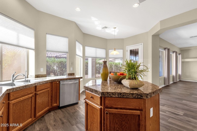 14-web-or-mls-4735-e-azalea-dr