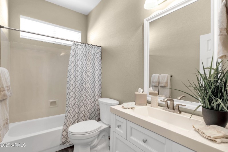 20-web-or-mls-4735-e-azalea-dr