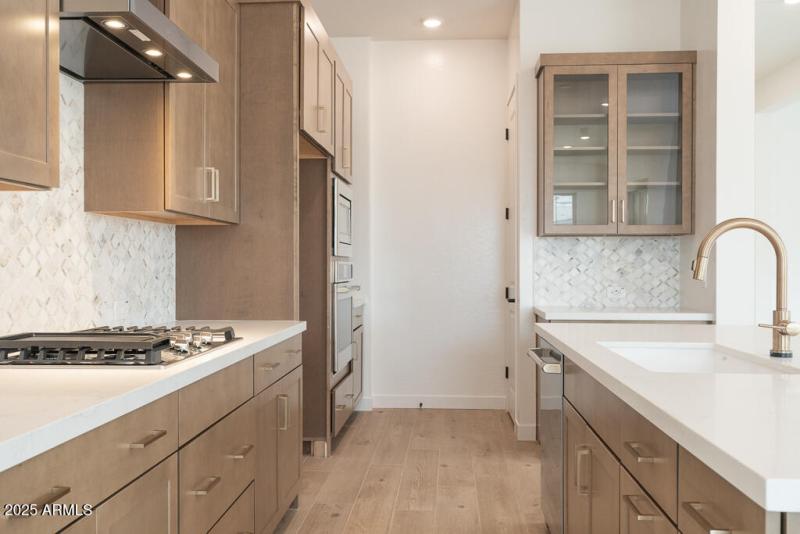 Tri Pointe Waterston Central 280 - Kitch