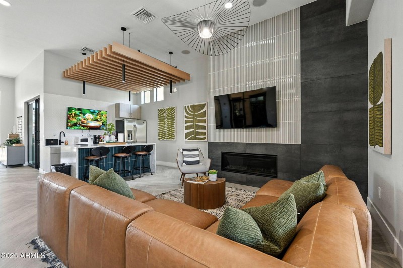 37-web-or-mls-Gilbert-37