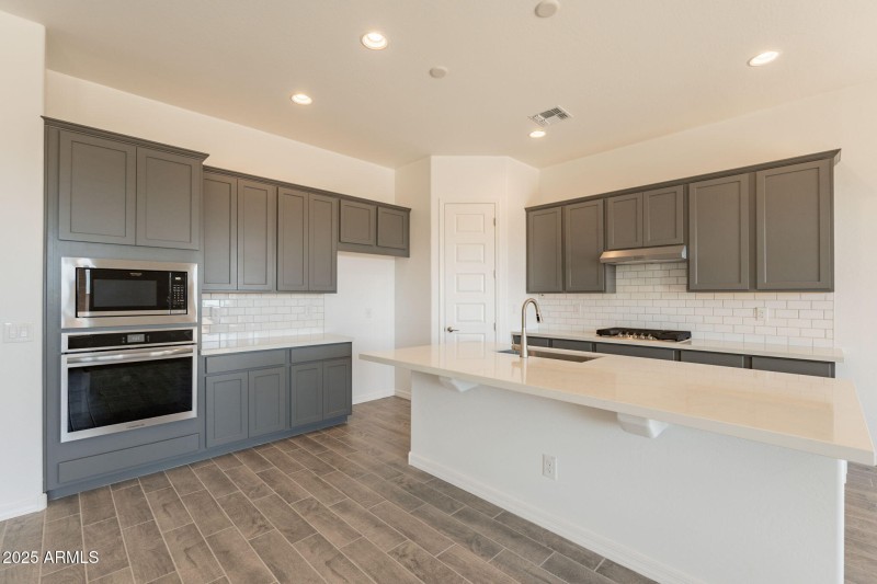 10-web-or-mls-Christy-10