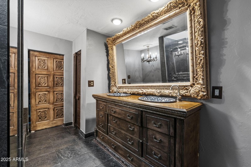 015_1522 E Northern Ave