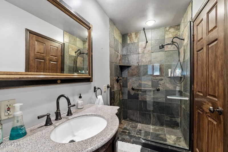 021_1522 E Northern Ave