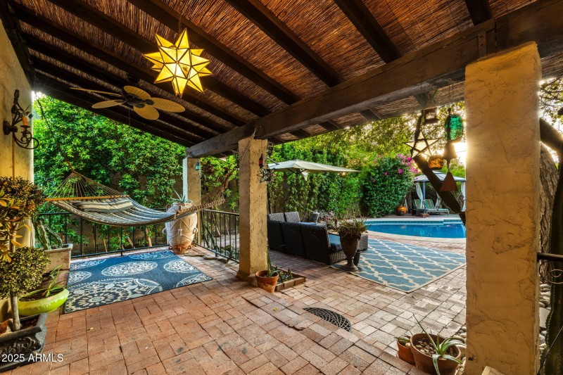 023_1522 E Northern Ave