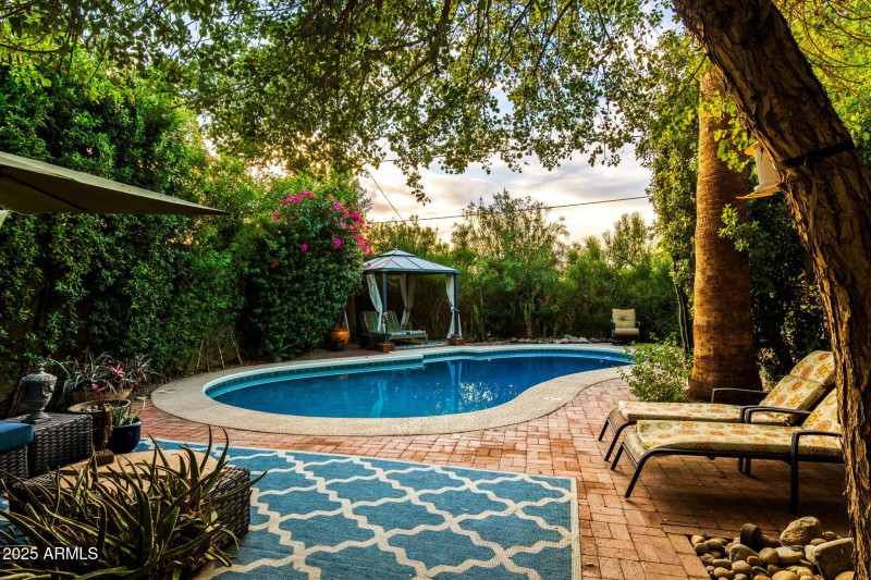 024_1522 E Northern Ave