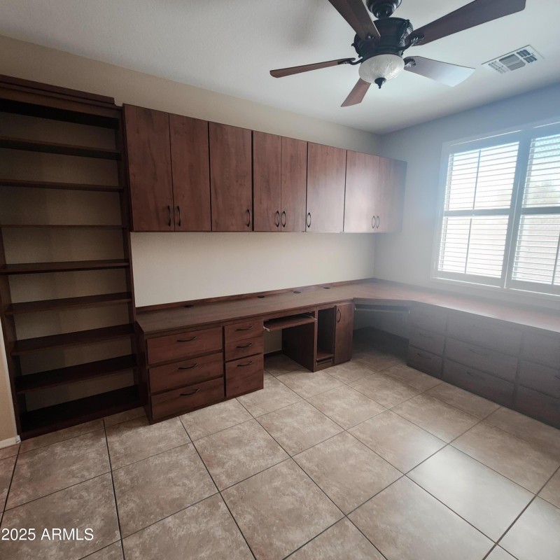 Office shelves, cabinets & desktop