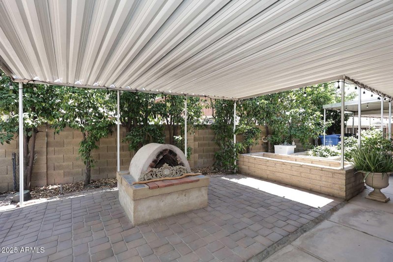 Right Side Covered Patio-Pizza Oven