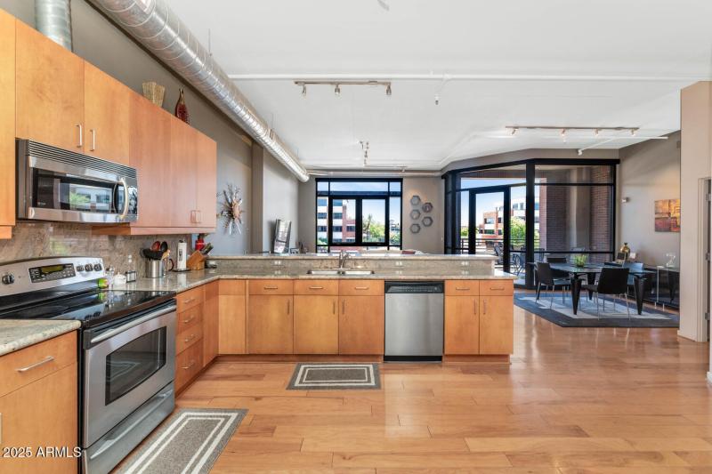 7301 E 3rd Ave-large-012-020-TOD4904-150