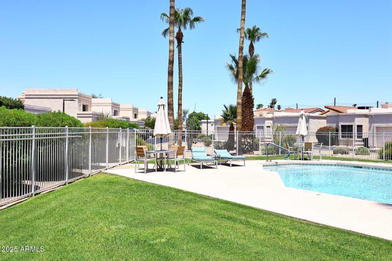 Coronado Park-Community Pool Patio